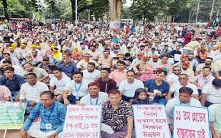 পরীক্ষা বন্ধ রেখে আন্দোলন: চাকরি হারাতে পারেন অনেক শিক্ষক